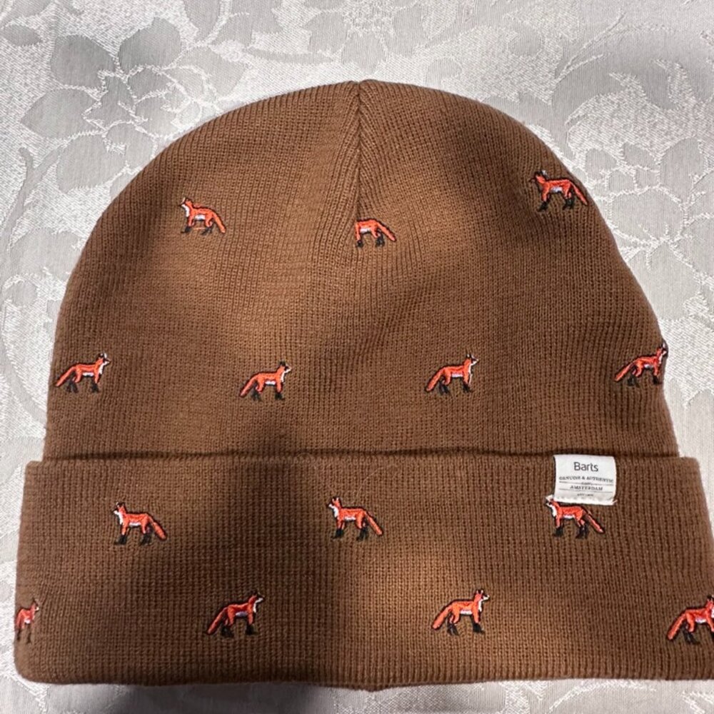 Barts Unisex Vinson Stretchy Beanie‎ w/ Foxes